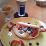カフェ・キアッケラ - オムレツショートとキャラメルミルクのグラニタ