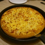 Pizza  Hut - Cheesy Lover(モッツアレラチーズ)のLサイズです。(2017年3月)