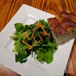 トラットリア ダイ パエサーニ - サラダとパン