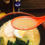 名代 富士そば - 煮干しを感じるスープ‼︎  
            鶏ベースのとろみに煮干しの感じ。