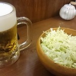 やきとんうまいもん横丁 まるたか 町屋店 - 中生５１９円(税込)＋キャベツ３０３円(税込)