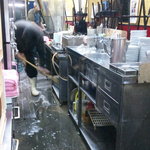 豚足のかどや - ２０１１年２月のかどや　閉店作業です