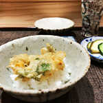 竹ざき - 10】食事:大葉と新玉ねぎトウモロコシのかき揚げご飯