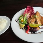 calm - ガーリックチキンのソテー  季節の野菜添え  税抜き￥1350