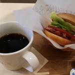 MOS CAFE - BLTバーガーセット　490円(モーニング)　コーヒー飲みかけっ