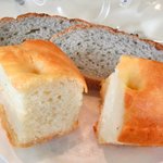 VIA Brianza - パスタメニュー 1000円 の自家製フォカッチャ盛り合わせ(1回目)