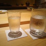 鮨 さかい - 田中六五とチェイサー、グラスもステキ