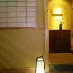 鮨 さかい - ここからスリッパに履き替えます