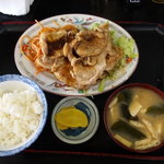 キッチンあべ - 肉炒め（小ライス，みそ汁，漬物）