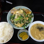 キッチンあべ - ニラ玉（大ライス，大みそ汁，漬物）