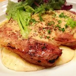 Aux delices de dodine - 豚ロースのロースト。粒マスタードソース。鉄板です。お肉めっちゃ分厚くしかも柔らかい。脂が甘い…幸せ❤︎