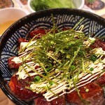 焼肉ここから - 炙りハラミレア丼。肉質がよくレアでお肉柔らかくとってもおいしい！マヨ抜きもできそうな感じでしたよ。