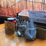 らーめん 紫龍 - 2017年6月　卓上の薬味たち