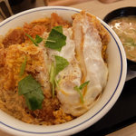 かつや - カツ丼（松）（850円）と豚汁（小）（120円）