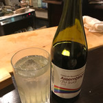 食堂 おがわ - ハイボールとグラス赤