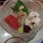 日本料理 とくを - はも・マグロ赤身・鯛の刺身（ズーム）