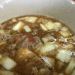 蓮爾 - カネシ、豚骨、魚粉感。つけ汁がしっかりしてるなら、まだつけ麺と呼べる