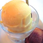 ラミティエ - デザートセット 525円 のパッションフルーツのシャーベット