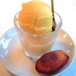 ラミティエ - デザートセット 525円 のパッションフルーツのシャーベット
