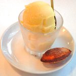 ラミティエ - デザートセット 525円 のパッションフルーツのシャーベット