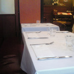 ラミティエ - 店内のテーブル席の風景です