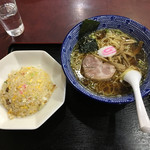 甲州屋 - ラーメン＋半チャーハン」840円