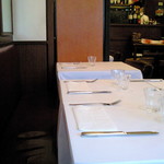 ラミティエ - 店内のテーブル席の風景です