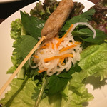 ベトナムキッチン アンヴィエット - ネムルイ！たっぷり香草を入れてライスペーパーで頂きます♪