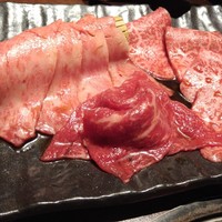 炭火焼肉 ふちおか - トモ三角とシンシン、カメノコウ