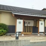 味の六酔 - 道路側からは判らない入口