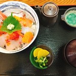 おけしょう鮮魚の海中苑 - 海鮮丼（舟）