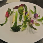 アキヒサ ハンダ - 芦別産花ズッキーニと根菜の温サラダ