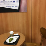 スターバックス・コーヒー - STARBUCKS・待合室の席