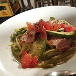 69085180 - アボカドベーコンパスタ1000円