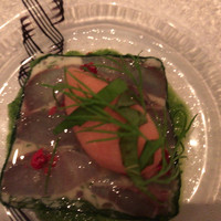 レザンファン ギャテ - ▪️鯵のテリーヌ トマトのソルベ
                鯵もおしゃれにしてもらって喜んでます。魚感はなくソルベと食べると深い味わい。