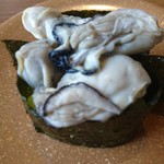 亀正くるくる寿司 - 蒸しカキ