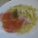 デルソーレ - 生ハムとパルミジャーノチーズのショートパスタ クリームソース