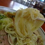 中華そば志のぶ支店 - 麺はストレート系