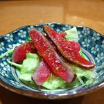 ロマネ - お通し（牛のタタキ）