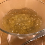 Ｊ一行樹 - 鹿角単角牛のイチボのコンソメジュレと蕪のムース