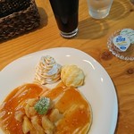 CAFE ROWA - 林檎のパンケーキ＋アイスコーヒー1350円
