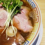 サバ醤油そば。チャーシュー・カイワレサイド。