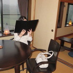 マカレ - 内観    和室の方は照明を白熱電球の黄色い光で演出して落ち着いた雰囲気で食事ができます