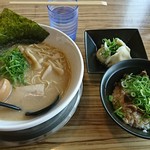 煮干し豚骨中華そば おかじゃこ - 煮干し味玉そば+ミニ牛すじ丼+エビ水餃子（3個）：750円+250円+100円