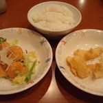 蘭月 - 海老のﾏﾖﾈｰｽﾞｿｰｽ炒め(左)とｲｶの天ぷら(右)