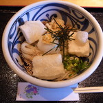 讃岐饂飩 根の津 - 揚げもちぶっかけ