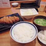 とんかつ かつ寿 - 「厚切り黒豚かつ定食」(2200円)