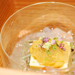 自家製の玉子豆腐、北海道の雲丹、青森の天然じゅんさい