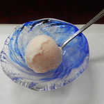 炭焼うなぎ ひつまぶし藤城 - ミニ鰻丼に付くデザート（アイス）