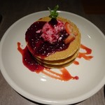 atari CAFE＆DINING - ストロベリーパンケーキ